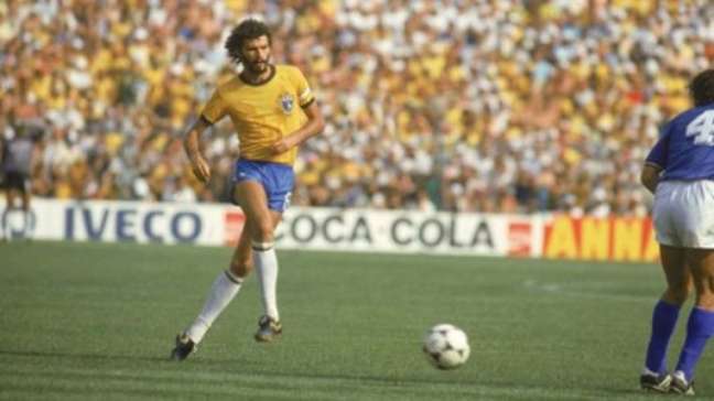 Sócrates em ação contra a Itália na Copa de 1982 (Foto: Reprodução)