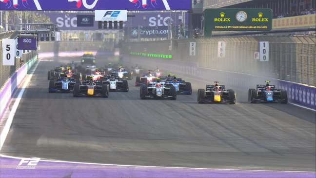 Largada da corrida 1 da Fórmula 2 na Arábia Saudita 