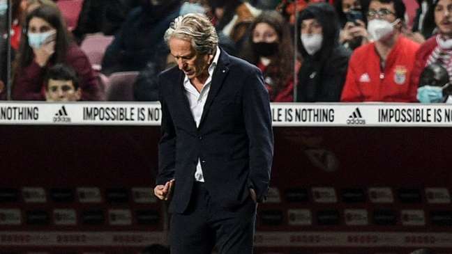 Jorge Jesus não vive um bom momento com o Benfica (PATRICIA DE MELO MOREIRA / AFP)