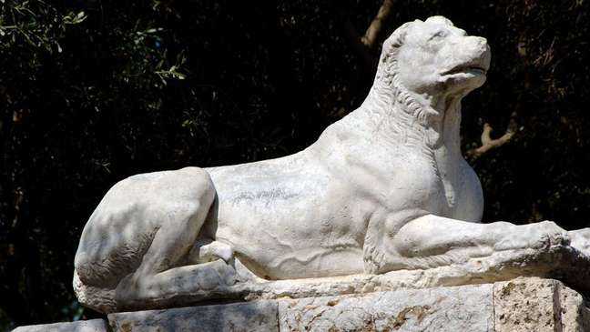 O musculoso molosso, que parecia um leão, foi descrito por um poeta como tendo “força verdadeiramente indescritível e coragem indomável” e era muitas vezes enviado para a guerra na Grécia Antiga