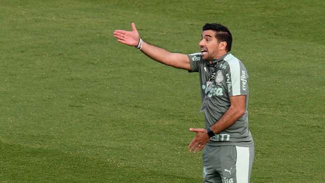 Abel Ferreira em ação pelo Palmeiras (Foto: Eitan Abramovich/AFP)