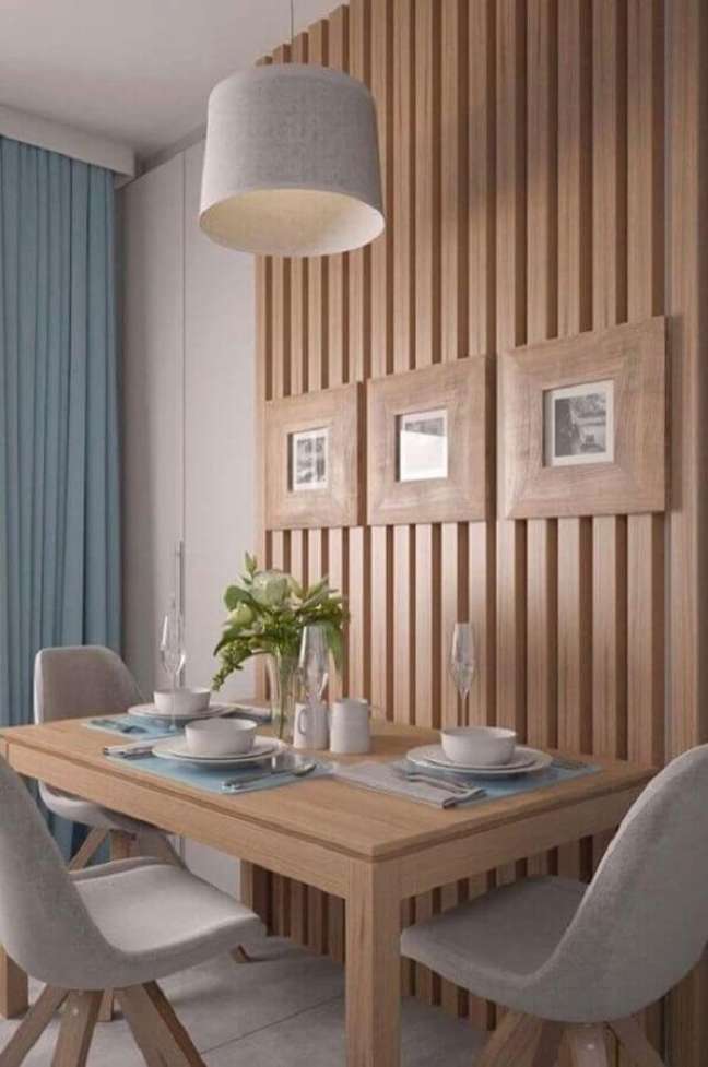 41. Parede ripada de madeira para decoração de sala de jantar pequena – Foto: Yandex