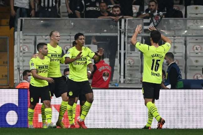 Dortmund enfrenta o Besiktas (Foto: OZAN KOSE / AFP)