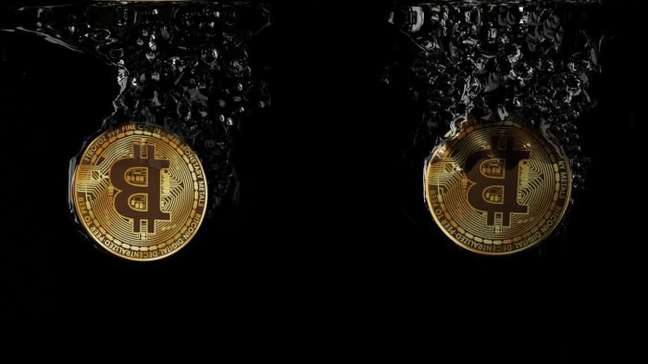 Bitcoin despenca 