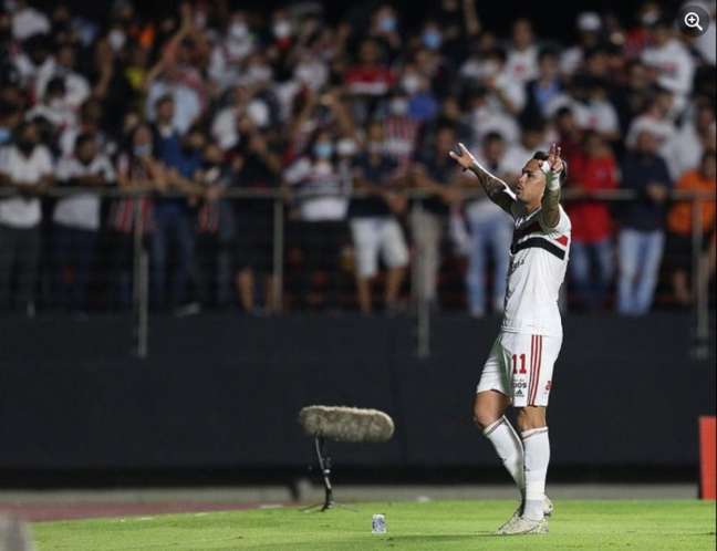 Luciano comemora gol na vitória sobre o Juventude: atuação de gala no Morumbi (Foto: Rubens Chiri/saopaulofc.net)