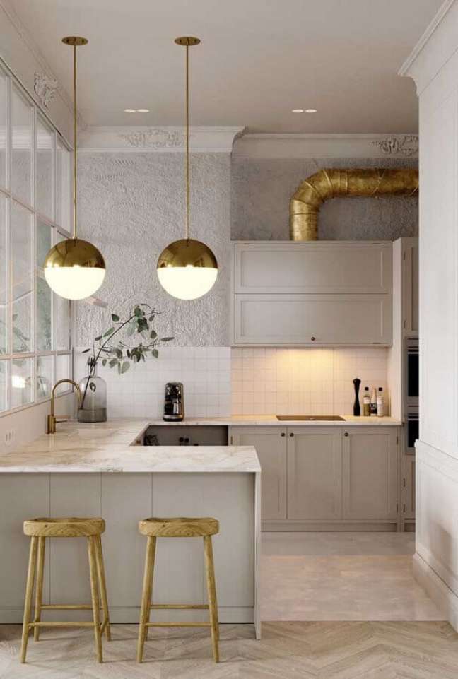 65. Decoração sofisticada em cores claras com banco para cozinha americana planejada – Foto: Homify