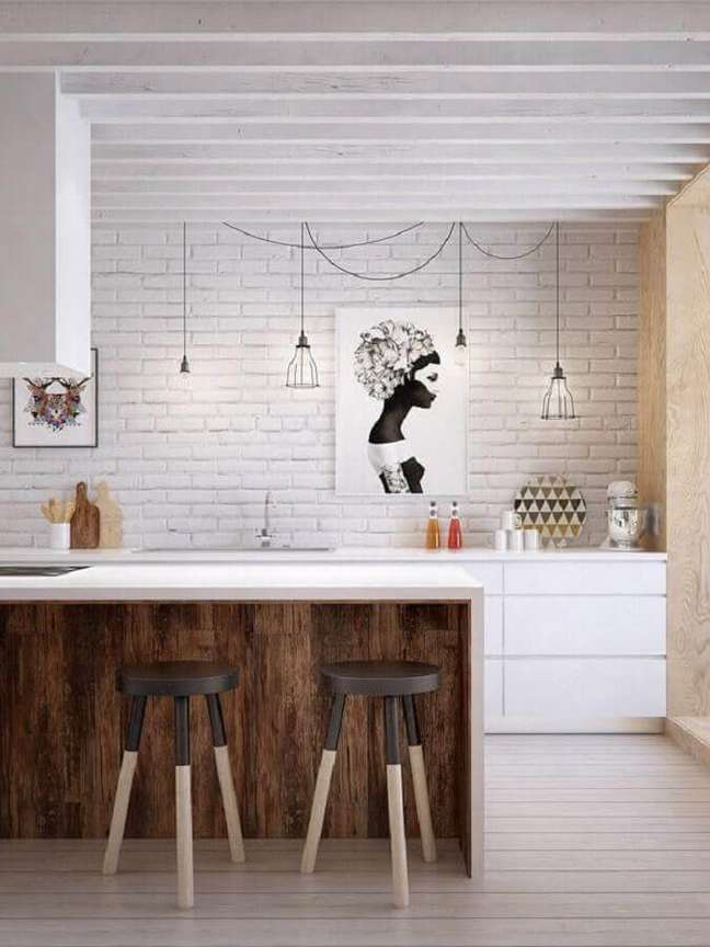 33. Banco para cozinha americana decorada com parede de tijolinho branco – Foto: Archilovers