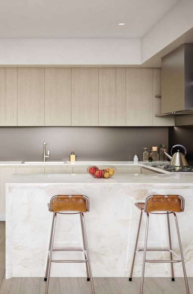 38. Decoração clean com banco para cozinha americana planejada – Foto: Home Fashion Trend
