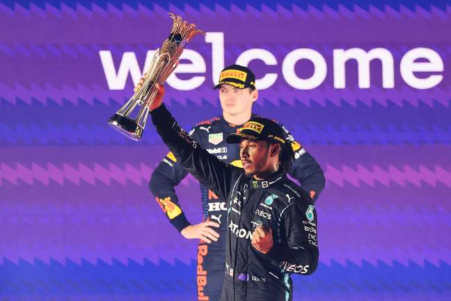 Lewis Hamilton celebra vitória no GP da Arábia Saudita 