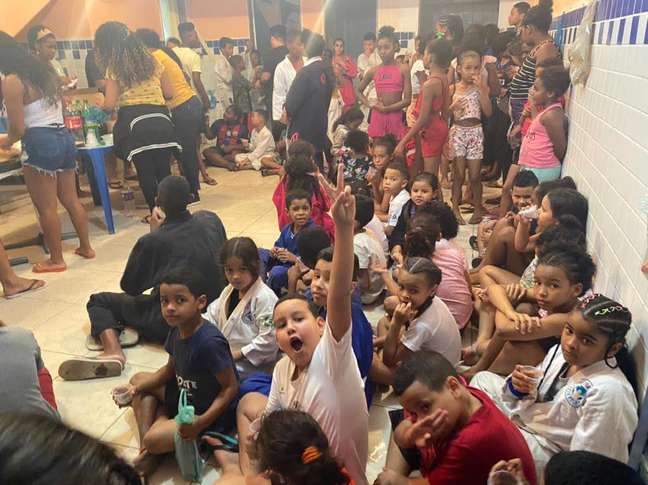 Crianças em momento de confraternização no Tijolinho, no Complexo da Maré