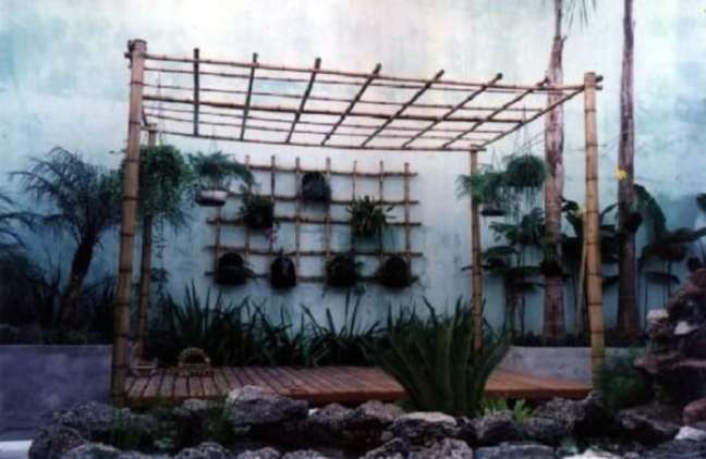 19. Pergolado de bambu simples – Foto Casa e Construcao