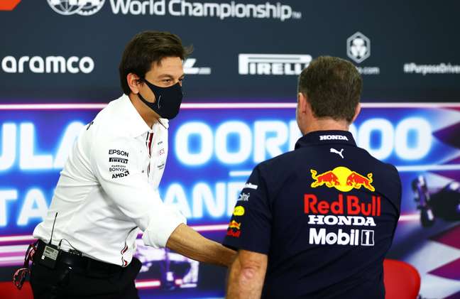 Toto Wolff e Christian Horner vivem rivalidade tensa por título da F1 