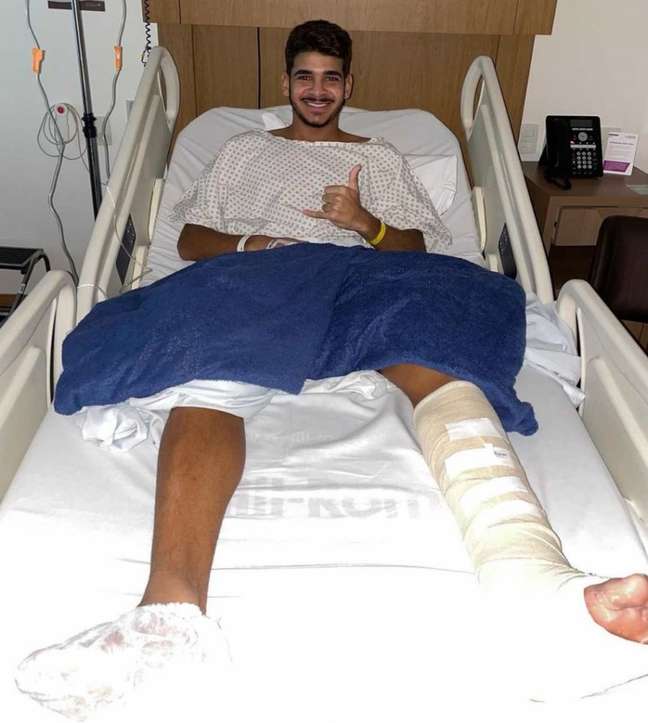 João Neto fraturou o tornozelo esquerdo no jogo entre Fluminense e Serra Macaense (Foto: Divulgação)