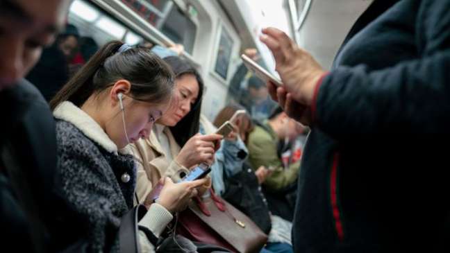 Os avanços da internet móvel mudaram muitos hábitos pessoais, numa verdadeira revolução global