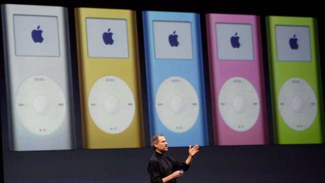 A Apple de Steve Jobs aperfeiçoou o iPode e aumentou sua oferta, com diferentes tamanhos, armazenamentos e cores