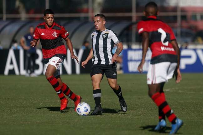Rikelmi em ação pelo Botafogo (Foto: Vítor Silva/Botafogo)