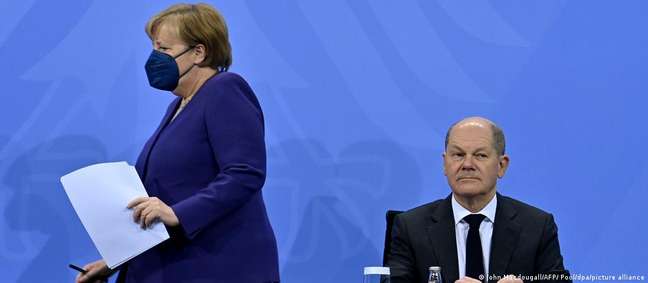 Merkel é sucedida por Scholz, que foi vice dela por quatro anos