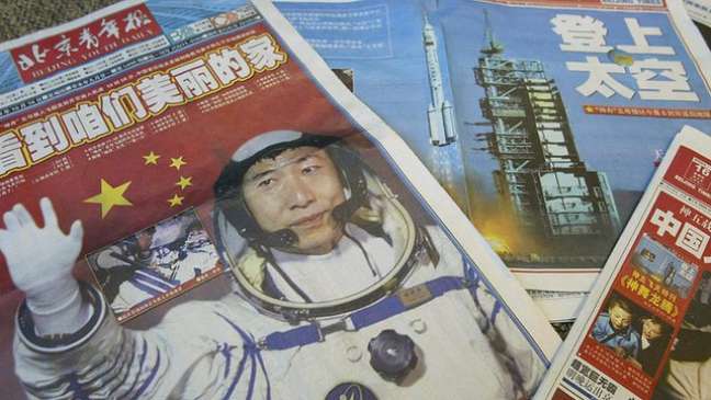 O feito de Yang Liwei ocupou as capas dos jornais chineses e fez de seu país uma nova potência da exploração espacial