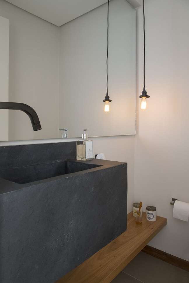 28. Luminária pendente retrô para banheiro estilo industrial – Projeto Diptico design de interiores