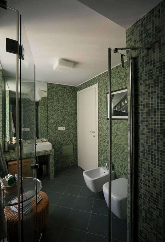 37. Decoração de banheiro verde com pastilha – Foto: Decor Fácil