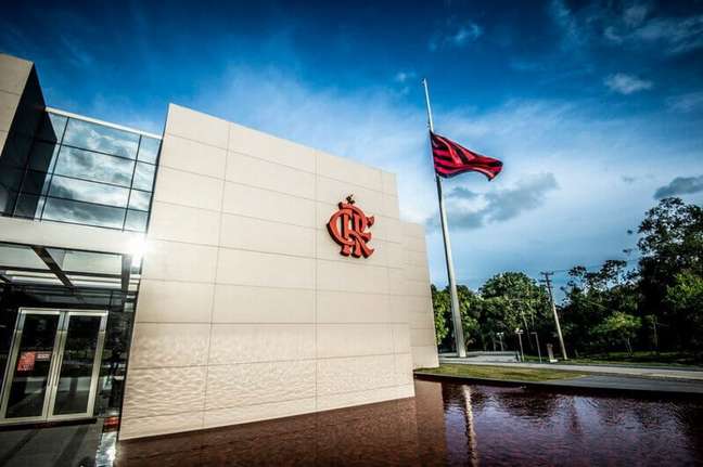 Flamengo informa a data da reapresentação em 2022 e já tem o primeiro nome da barca definido