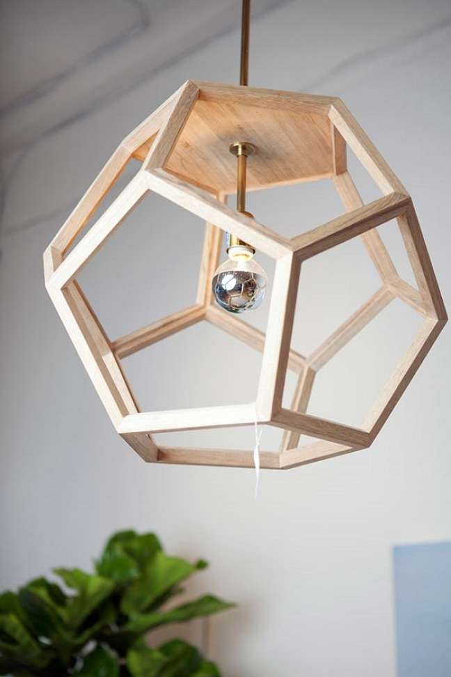 25. Luminária retrô de madeira para sala de estar – Foto Decor Facil