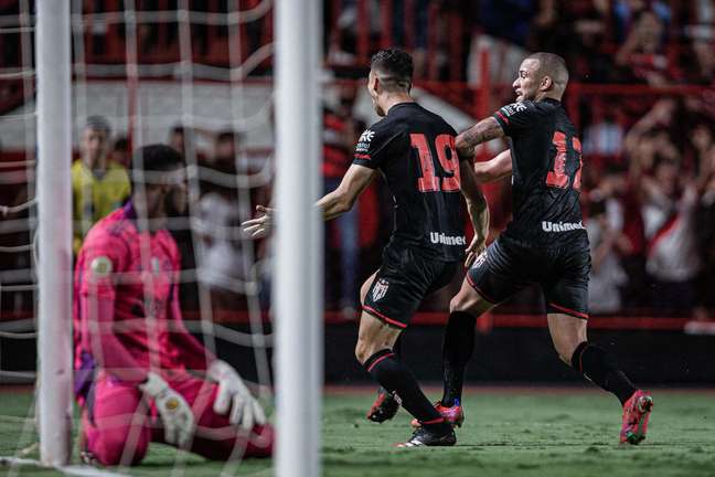 Atlético-GO vence o Flamengo, mas fica fora da Libertadores