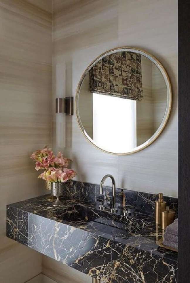 17. Banheiro luxuoso com cuba de porcelanato – Foto Banium