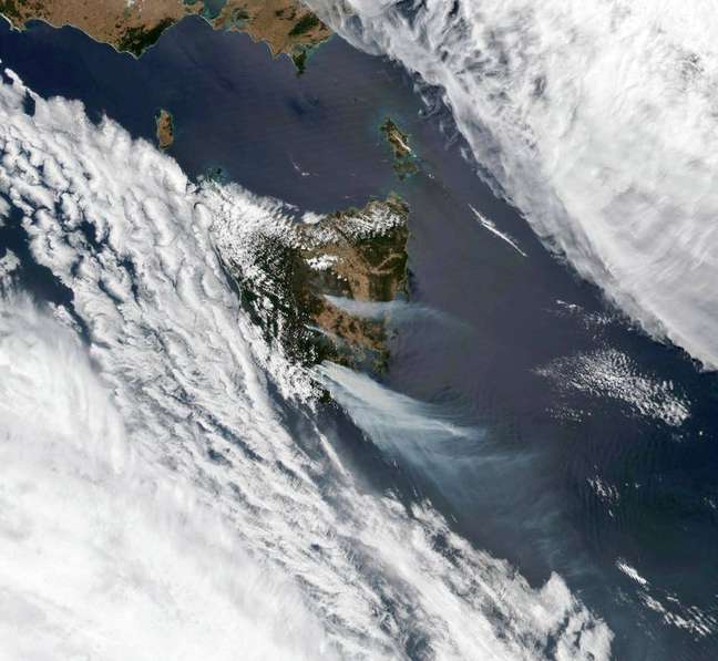 Imagem de satélite mostra impacto de incêndios florestais na Tasmânia