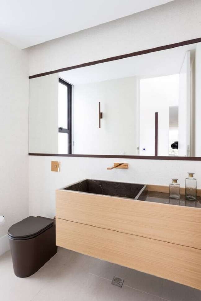 18. Banheiro minimalista com cuba de porcelanato preto – Foto Studio Ag