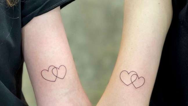 Desenhos iguais ou que se completem são as principais escolhas para as tatuagens de amizade