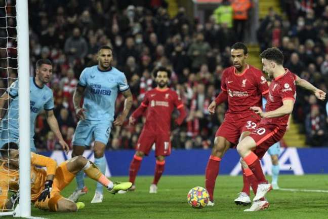 Liverpool venceu o Newcastle por 3 a 1 (Foto: OLI SCARFF / AFP)