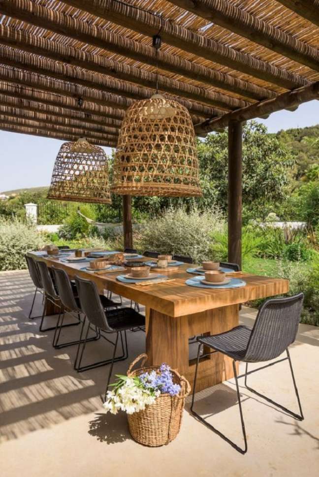 56. Luminária de jardim para mesa de jantar na área externa rústica – Foto Casa Tres Chic