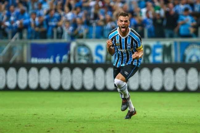 Maicon relembra ambiente dentro do Grêmio: Não tinha vaidade