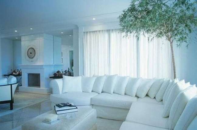 16. Cozinha com sofá e cortina branca – Foto Ana Luisa Previde
