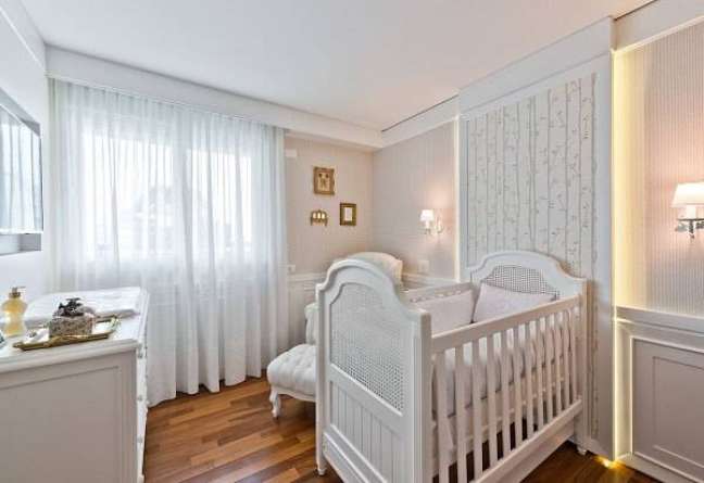 30. Quarto de bebê com cortina branca – Foto Leonardo Muller