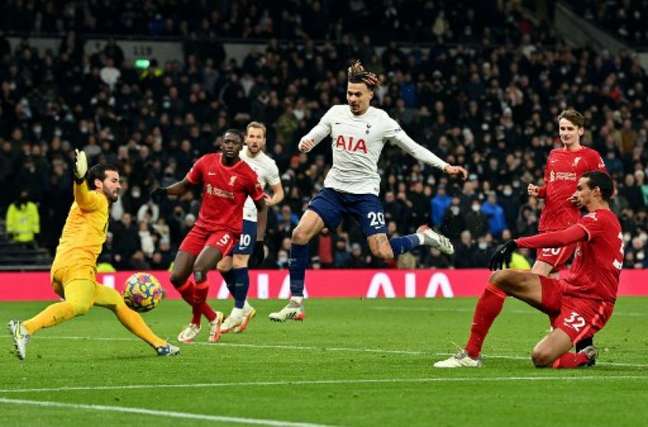 Tottenham e Liverpool ficaram empatados por 2 a 2 (JUSTIN TALLIS / AFP)