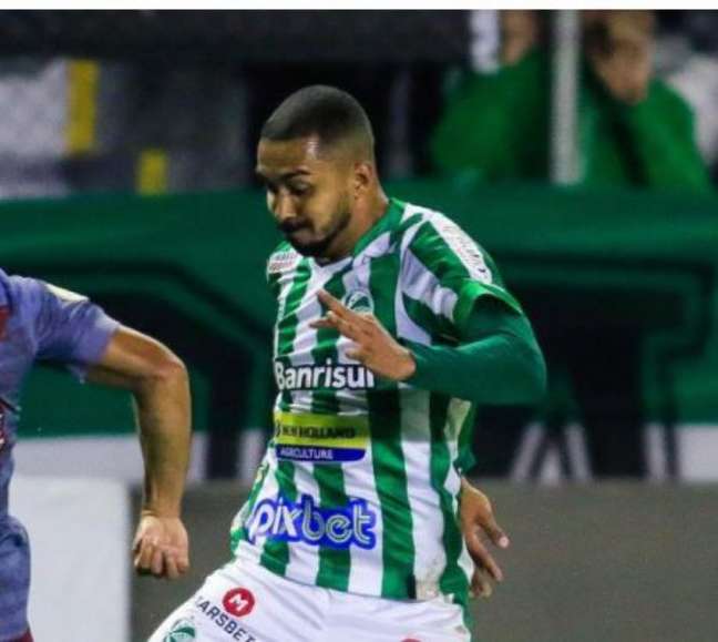 Juventude quer manter o lateral Michel Macedo