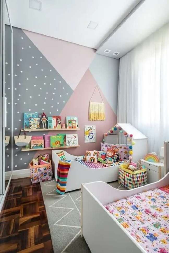 11. Quarto infantil com cama casinha e pintura geométrica. Fonte: MOOUI