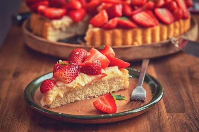 3. Torta de morango simples para servir nos jantares de família – Foto iStock