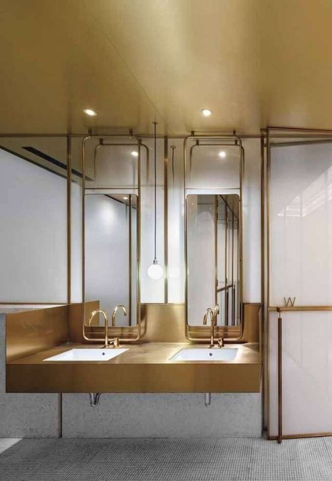 25. Decoração com pia cor dourada no banheiro – Foto Decor Facil