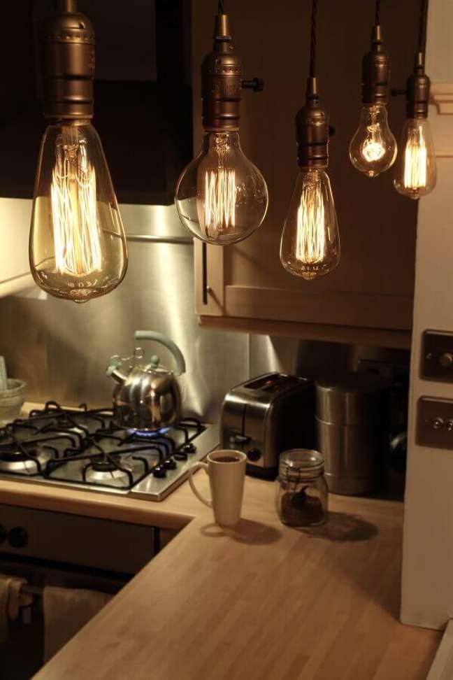 8. Lâmpadas para cuidados com a parte elétrica da casa – Foto: Stock