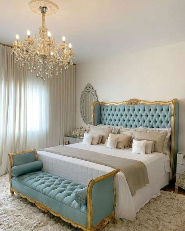 4. Cama com cama na cor dourada e azul – Foto Studio RCA Arquitetura