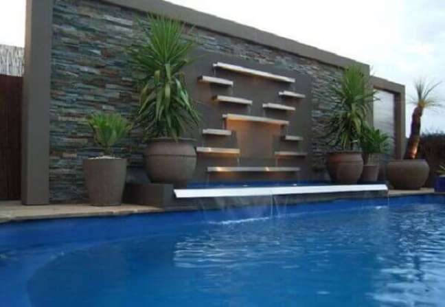 52- A cascata para piscina tem design moderno e elegante Fonte: Pinterest