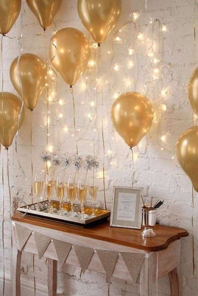 9. Decoração para final de ano: o cordão de luz pode trazer ainda mais charme para a décor. Fonte: Party Style