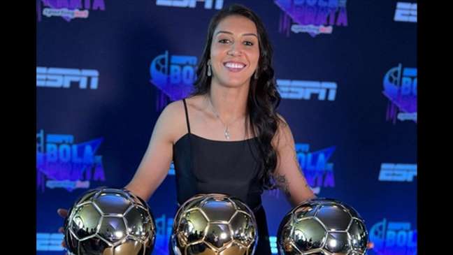 Palmeiras vence concorrência e deve assinar com Bia Zaneratto