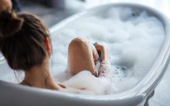 Esse banho usa o poder da lua para proporcionar uma limpeza energética no corpo - Shutterstock.