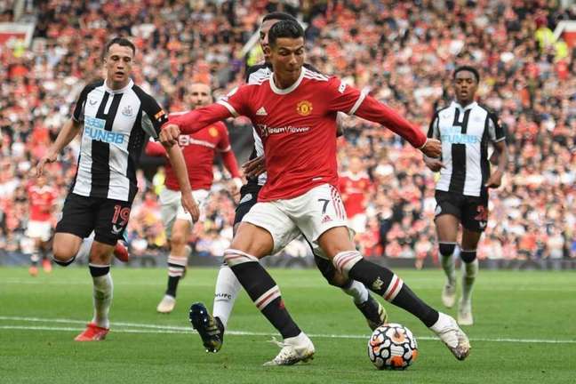 Em setembro, contra o Newcastle, Cristiano Ronaldo reestreou pelo Manchester United (Foto: OLI SCARFF / AFP) Em setembro, contra o Newcastle, Cristiano Ronaldo reestreou pelo Manchester United (Foto: OLI SCARFF / AFP)