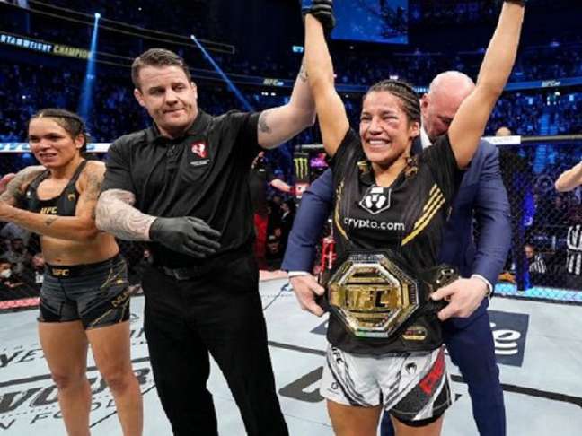 Julianna Peña foi a grande surpresa do ano de 2021 ao derrotar Amanda Nunes no UFC 269 (Foto: Divulgação/UFC)