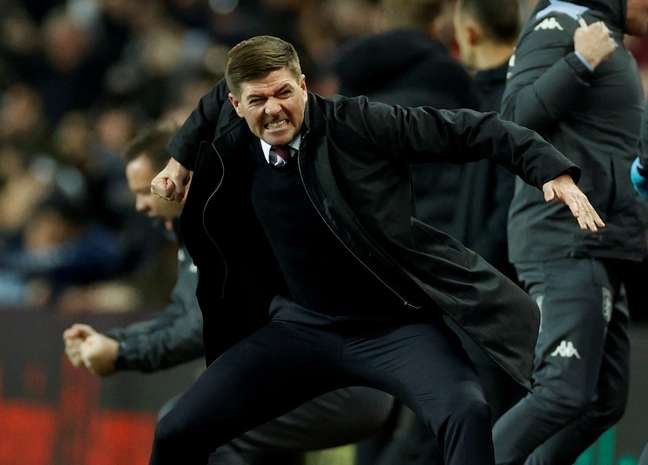 Técnico Steven Gerrard, do Aston Villa, teve covid John Sibley/Action Images/Reuters 